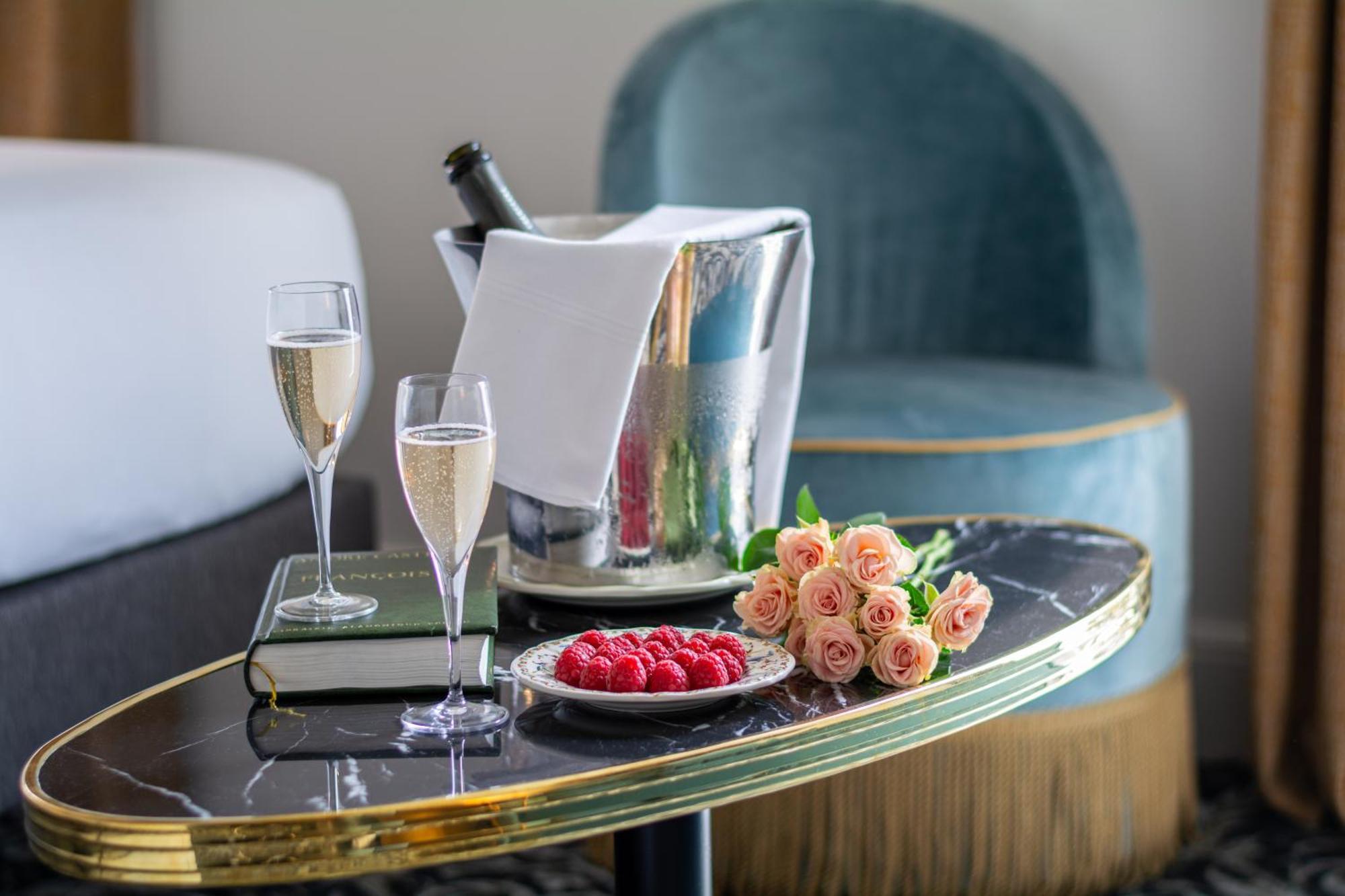 Hotel & Spa Napoleon ฟงแตนโบล ภายนอก รูปภาพ